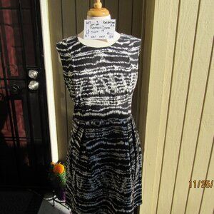 #607  WOMAN'S ELECTRIC PATTERNED SHEATH  DRESS BY RED HERRING  (SIZE 18)